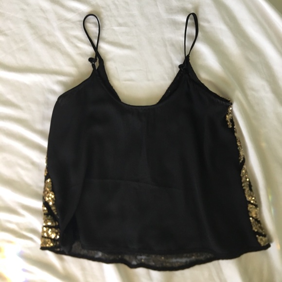🍾😎Gold and black sequin top ! 😎🍾 - Picture 6 of 6